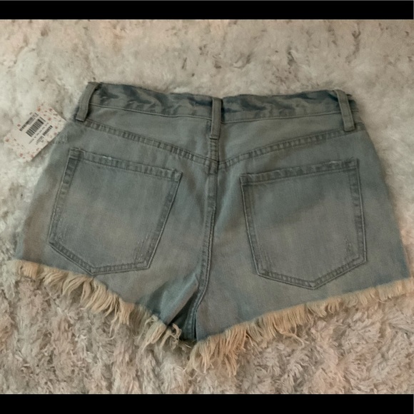 NWT Free People’s Sz 30 Jean shorts. - Picture 2 of 3